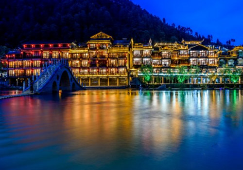 凤凰素履莲花度假酒店