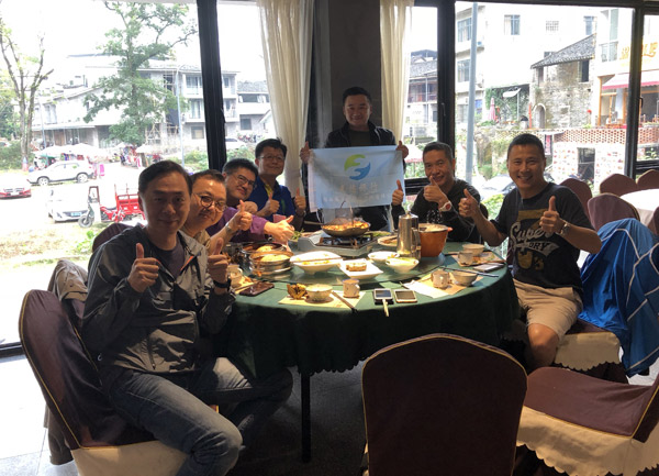 香港廖先生一行8人参加独立包车桂林阳朔，梯田休闲五日游